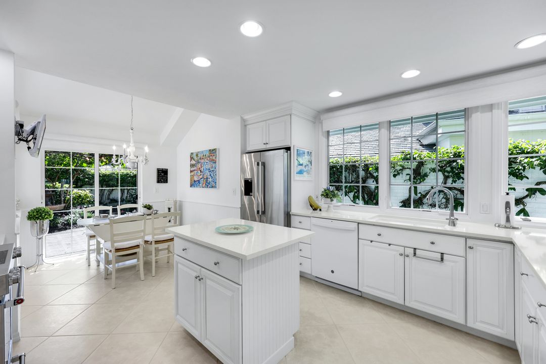 635 Bridge Way Ln, Naples, FL 34108