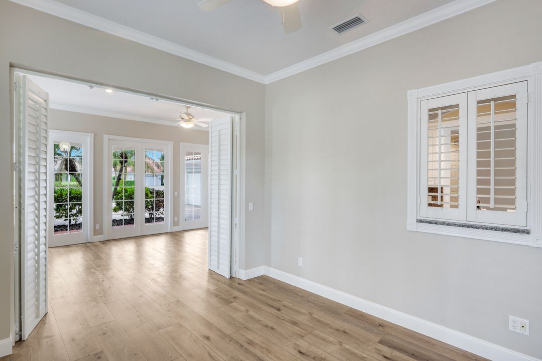 4362 Queen Elizabeth Way, Naples, FL 34119