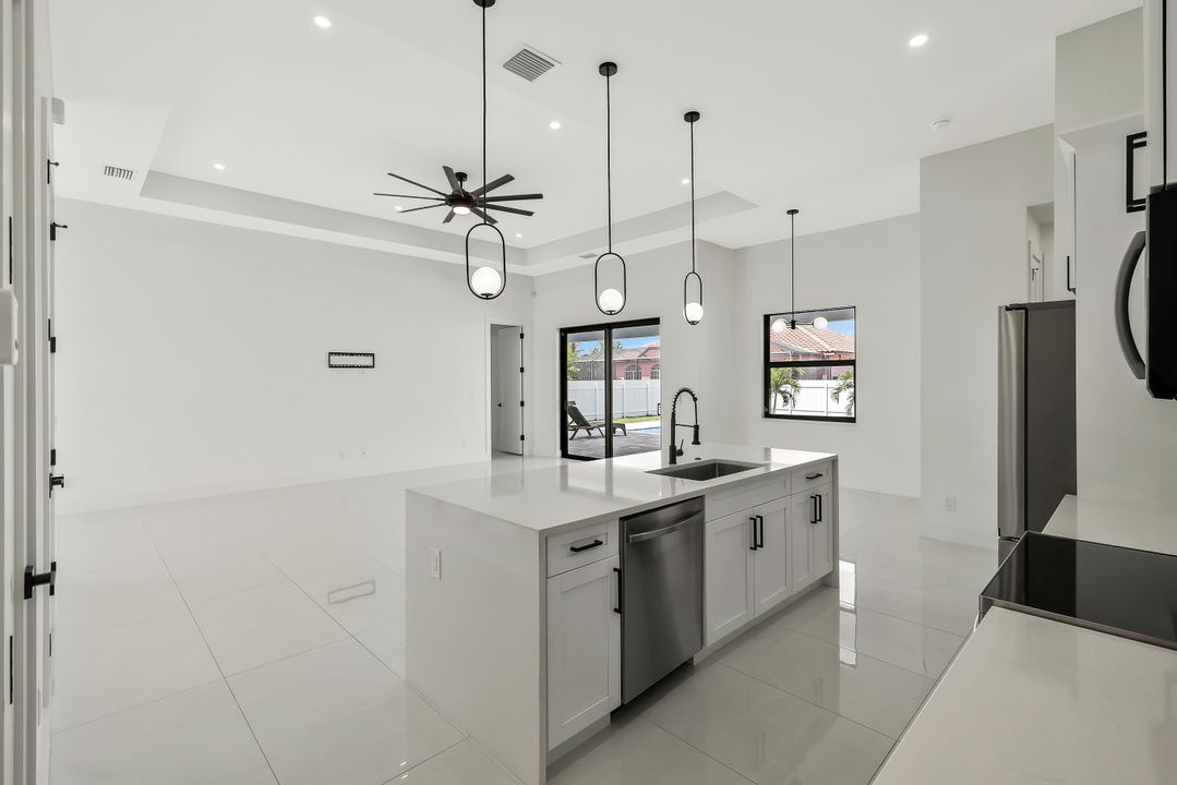 913 Embers Pkwy W, Cape Coral, FL 33993