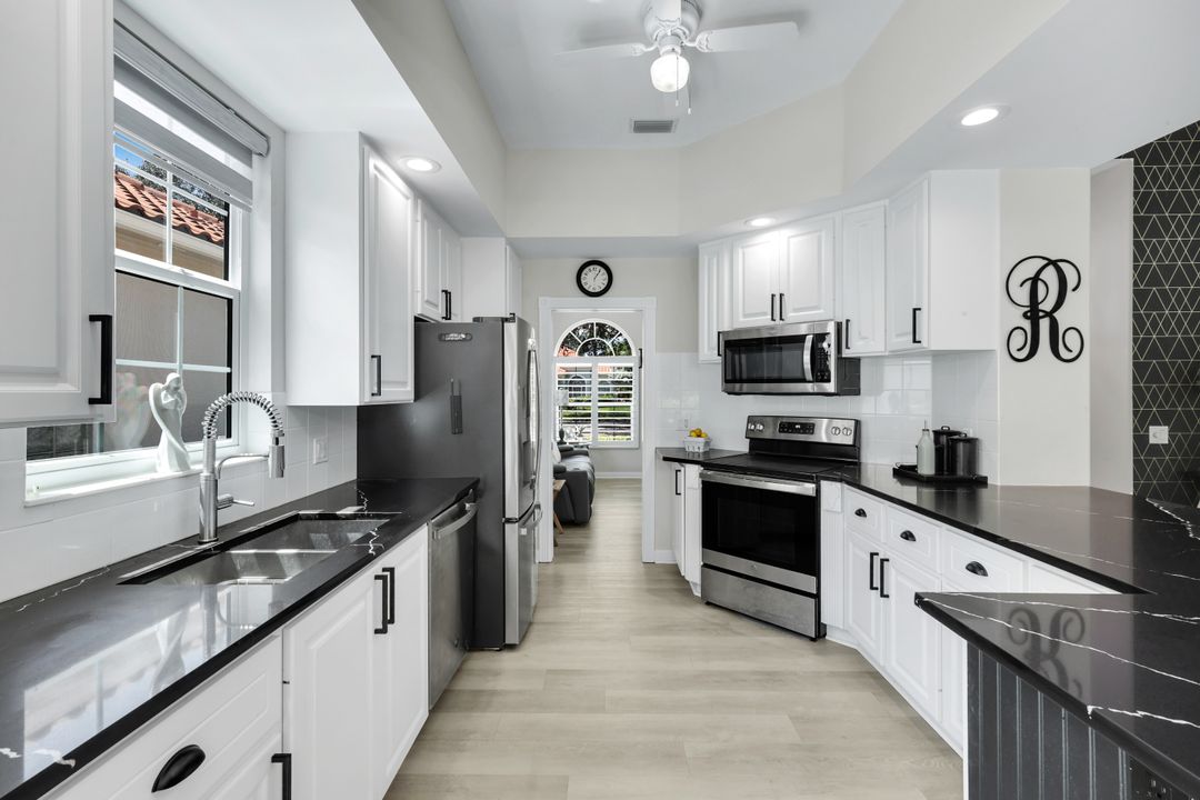4402 Prescott Ln, Naples, FL 34119