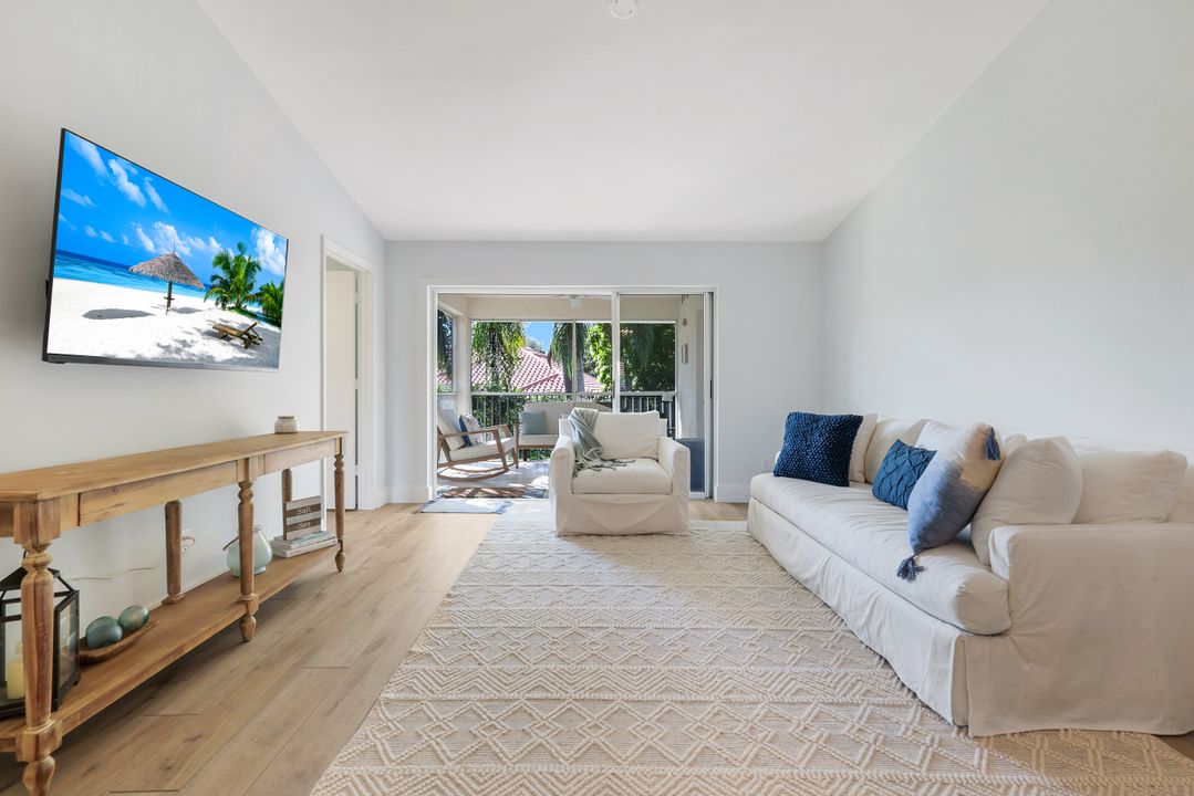 7767 Jewel Ln #203, Naples, FL 34109