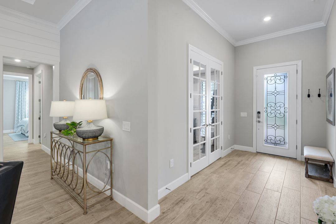 9583 Curlew Dr, Naples, FL 34120