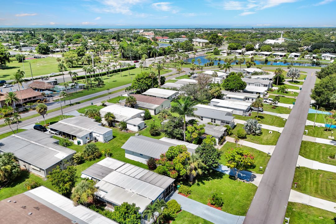 522 Menton Ln, Naples, FL 34112