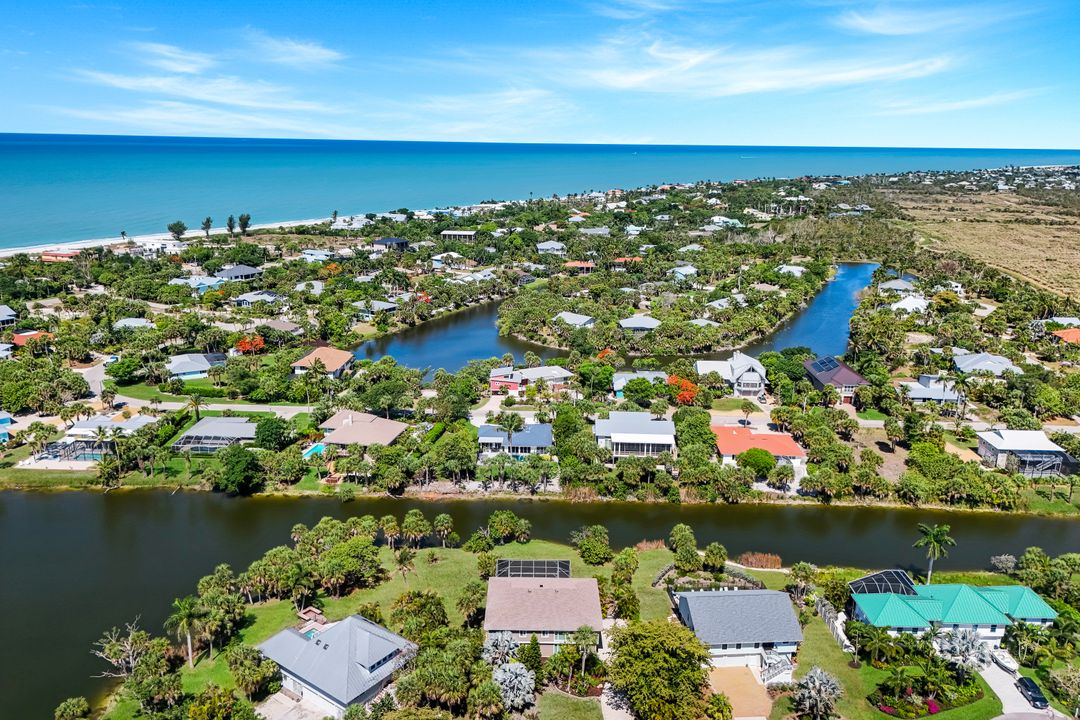 673 E Rocks Dr, Sanibel, FL 33957