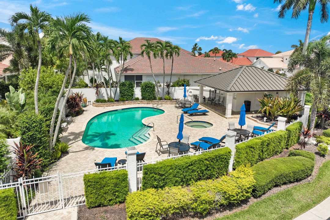 2153 Paget Cir, Naples, FL 34112