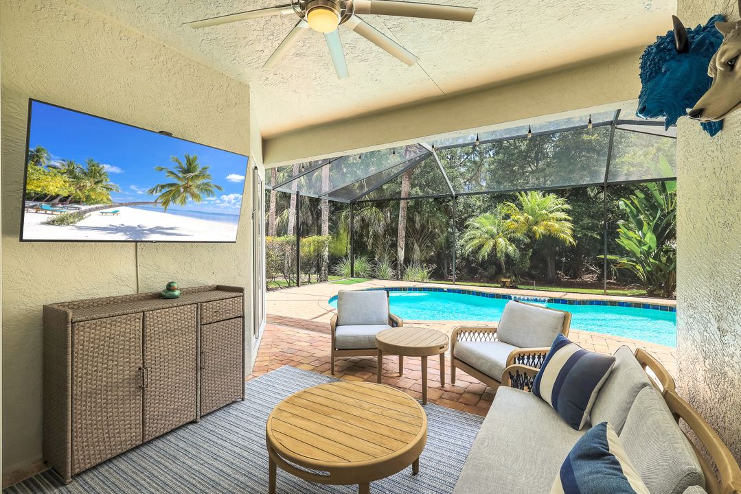 6072 Highwood Park Ln, Naples, FL 34110