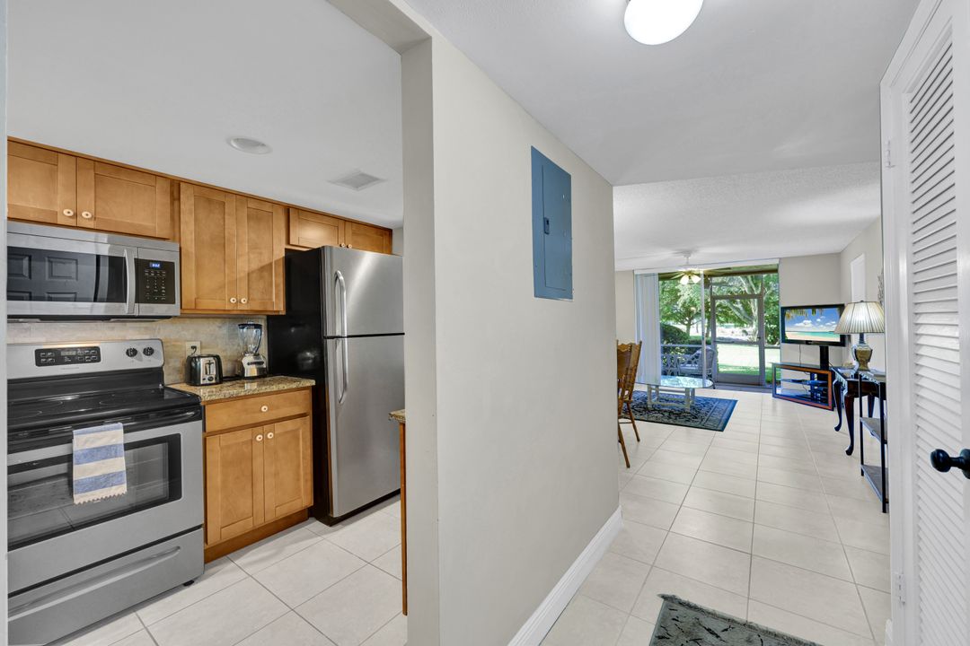 100 Forest Lakes Blvd #110, Naples, FL 34105
