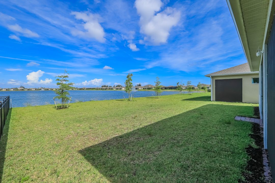 451 Spring Hill Lake Loop, Cape Coral, FL 33993