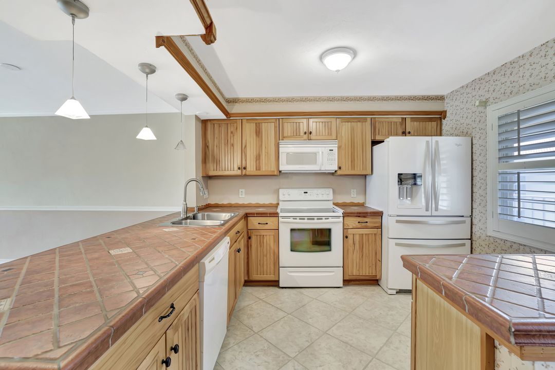 1051 Foxfire Ln #309, Naples, FL 34104