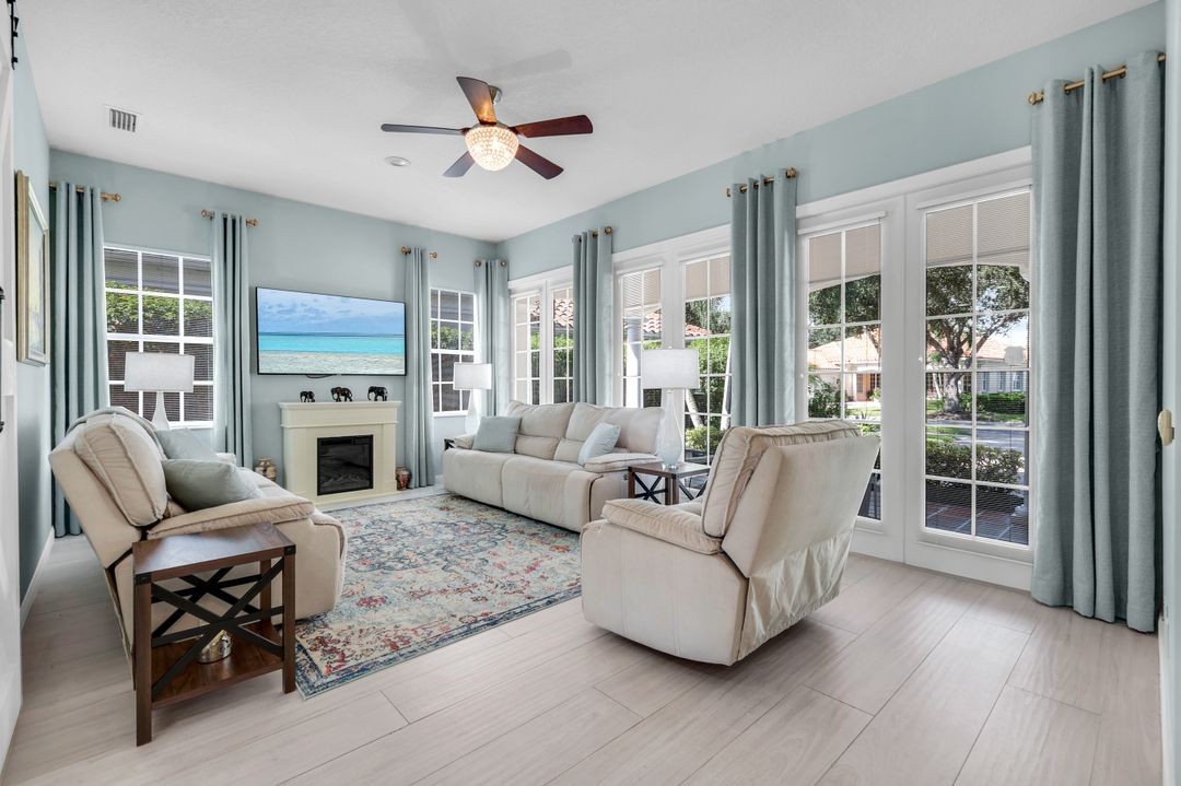 4338 Queen Elizabeth Way, Naples, FL 34119