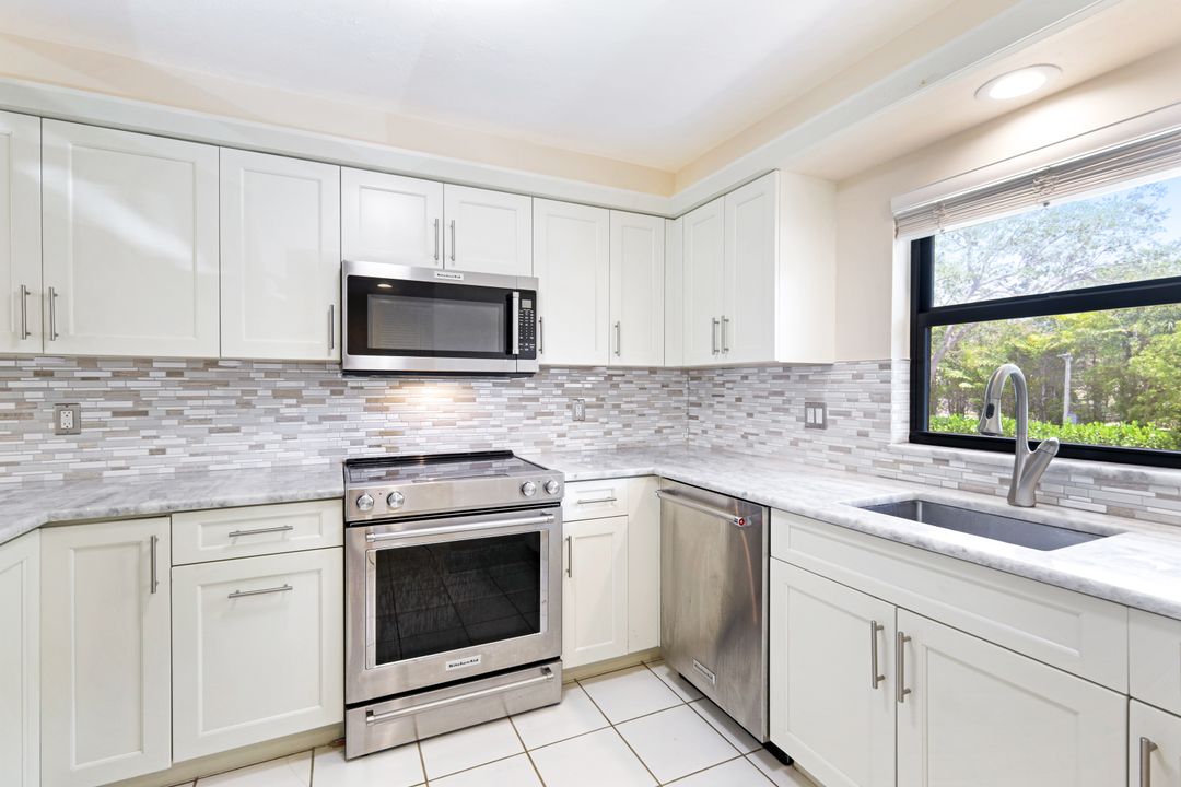 1100 9th St S #B103, Naples, FL 34102