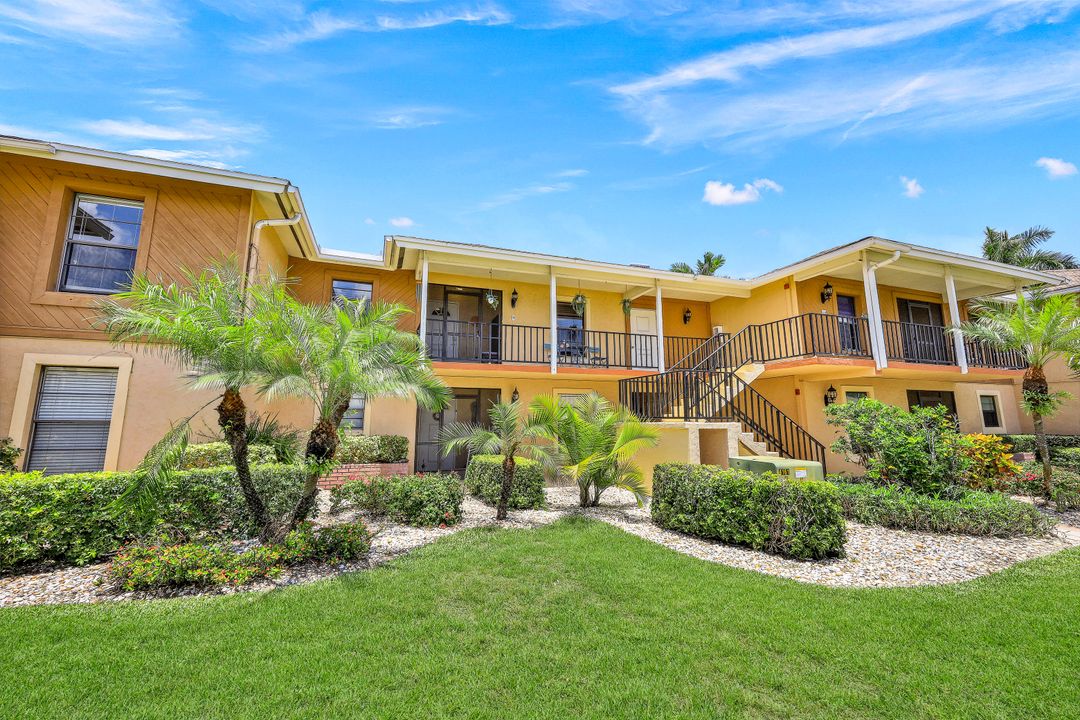 195 Cypress Way E #9, Naples, FL 34110