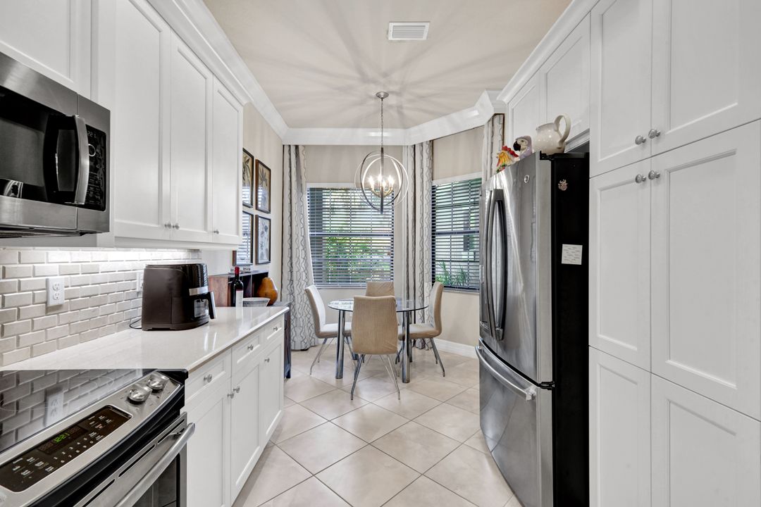 13423 Silktail Dr, Naples, FL 34109