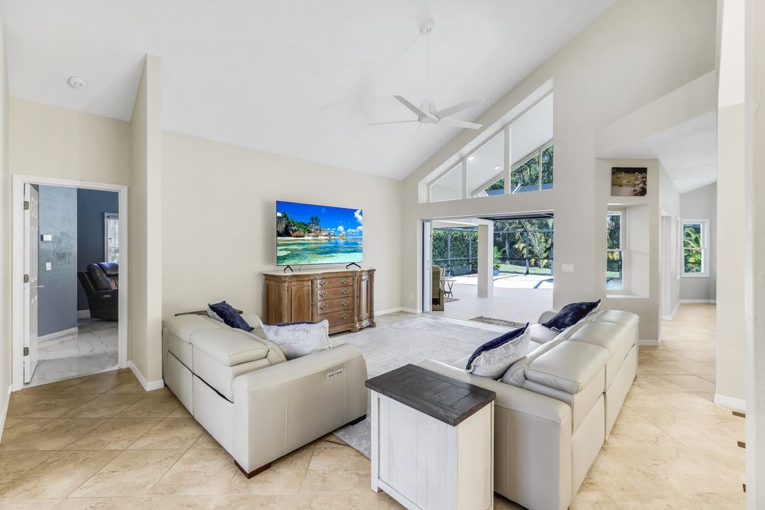 547 Cormorant Cove, Naples, FL 34113