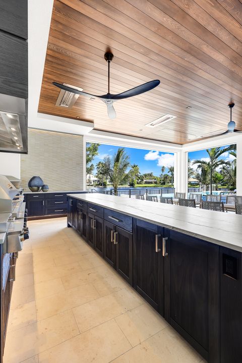 476 Palm Cir W, Naples, FL 34102