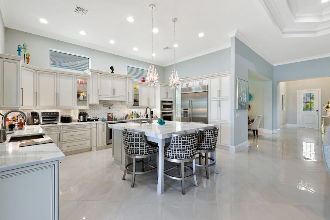 6485 Arriba Ave, Naples, FL 34113