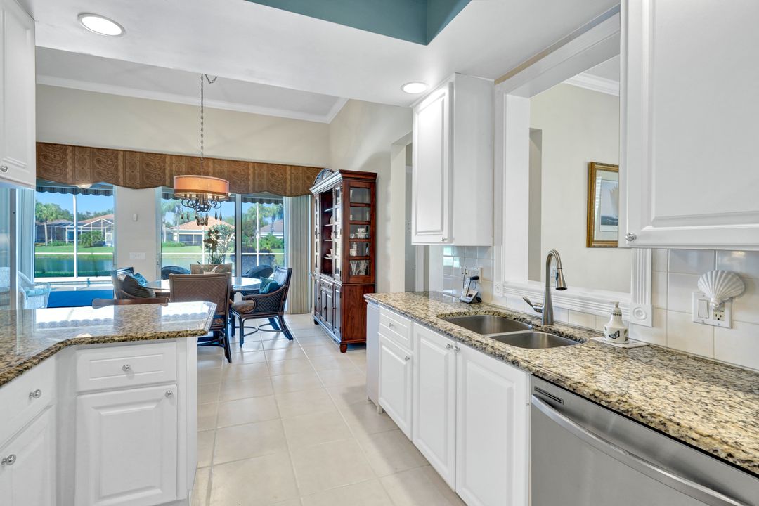 4313 Queen Elizabeth Way, Naples, FL 34119