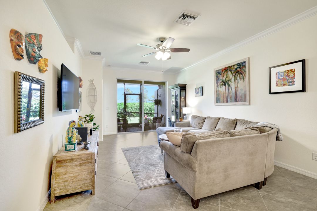 2072 Wellington St, Naples, FL 34120