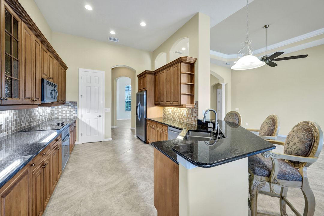 11921 Heather Woods Ct, Naples, FL 34120