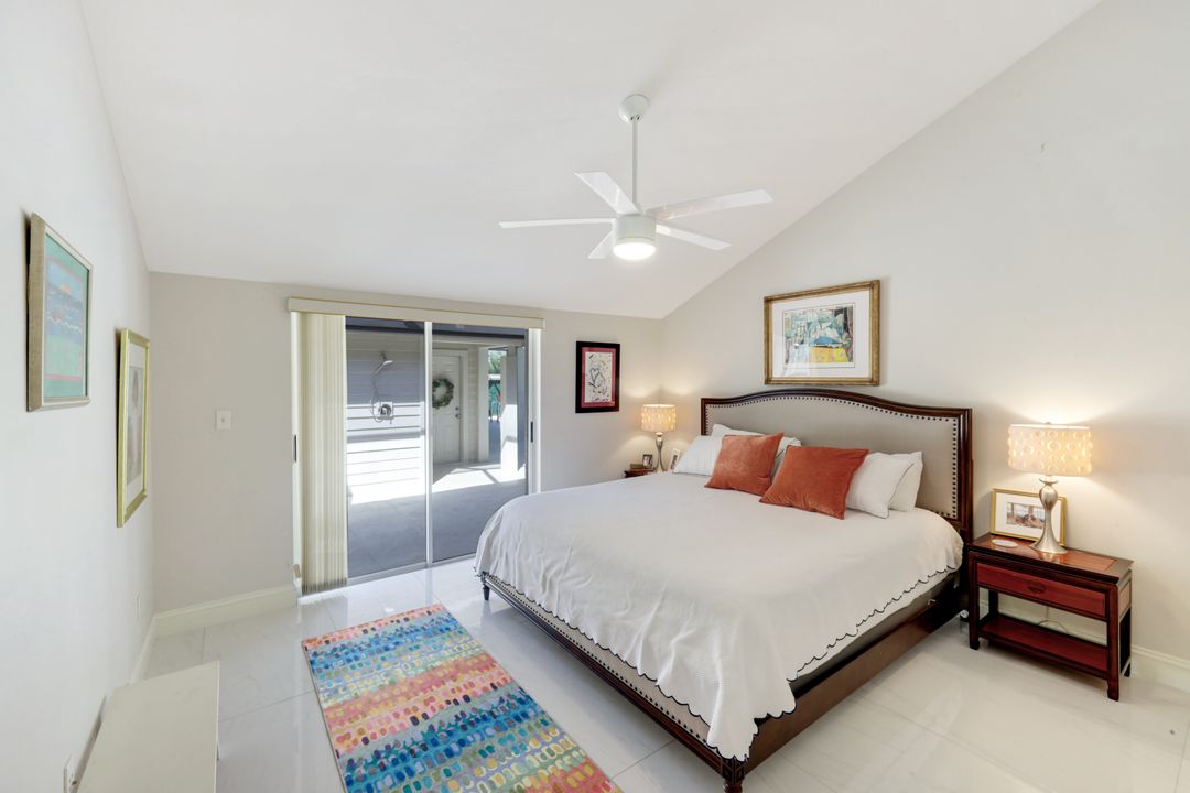 370 Edgemere Way N, Naples, FL 34105