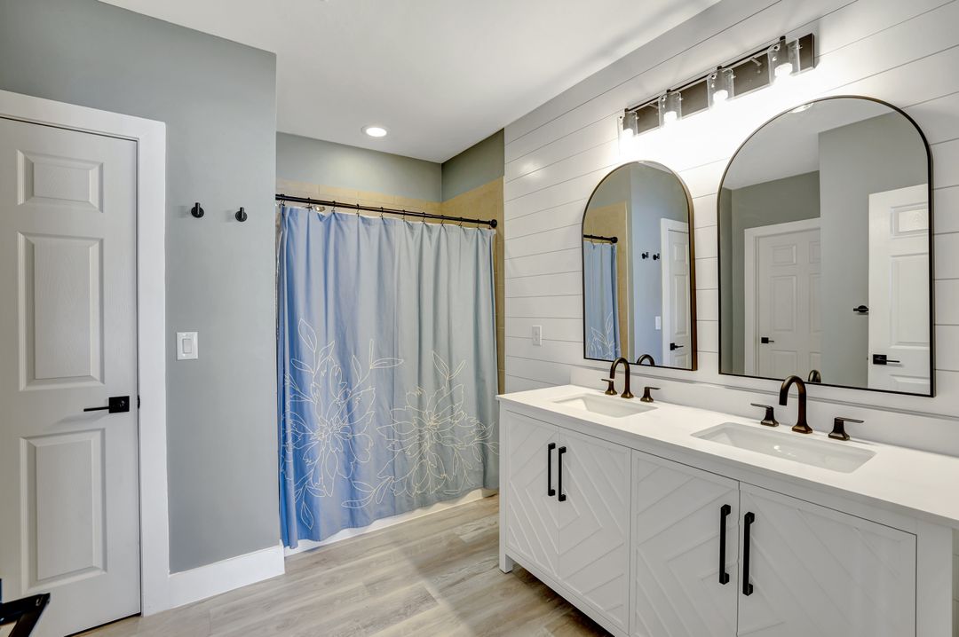 692 Hadley St E, Naples, FL 34104