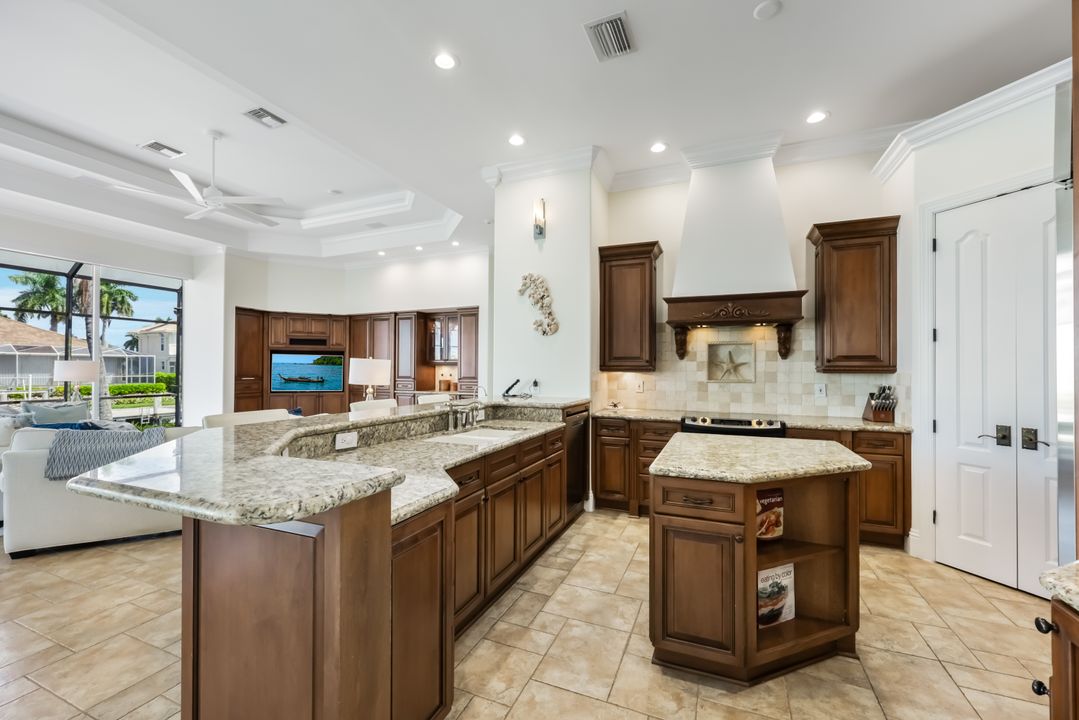 466 Clifton Ct, Marco Island, FL 34145