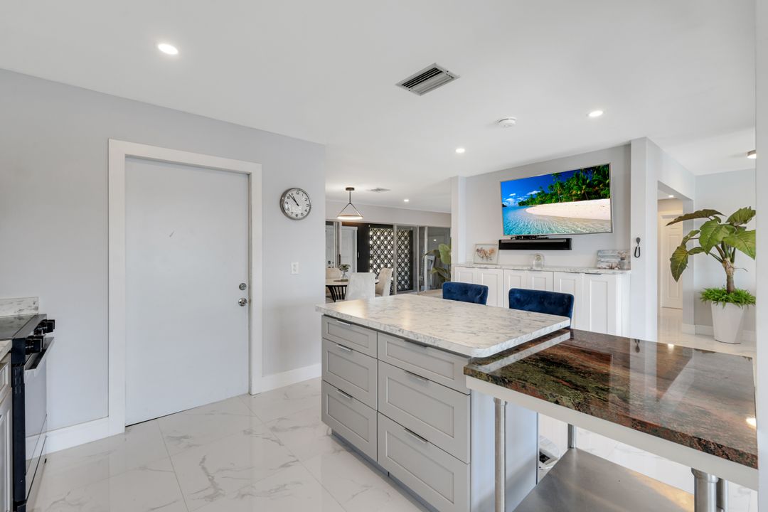 4530 Vinsetta Ave, North Fort Myers, FL 33903