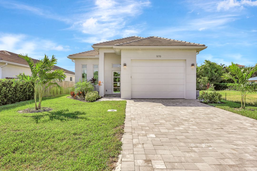 570 94th Ave N, Naples, FL 34108