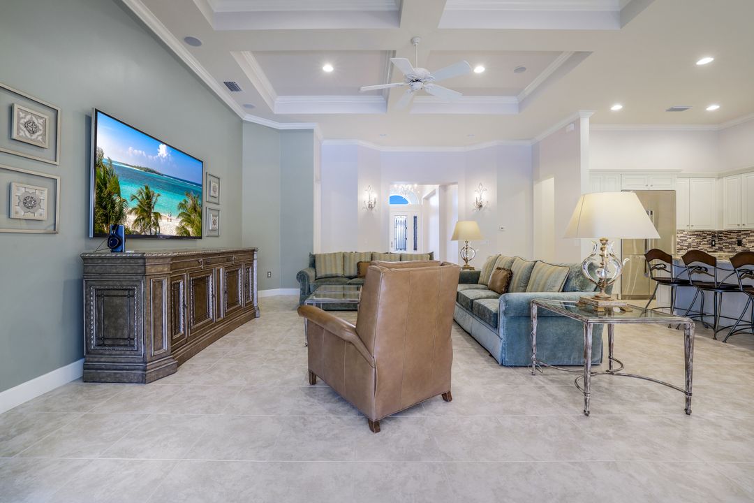 9266 Quarry Dr, Naples, FL 34120