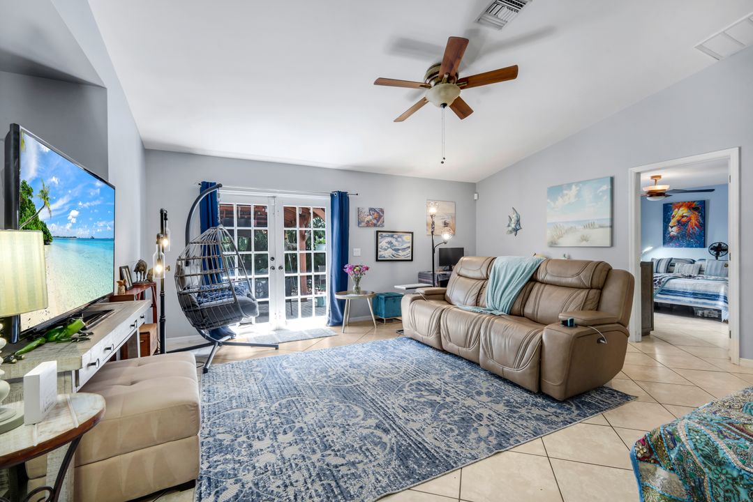 1006 SW 9th Ave, Cape Coral, FL 33991