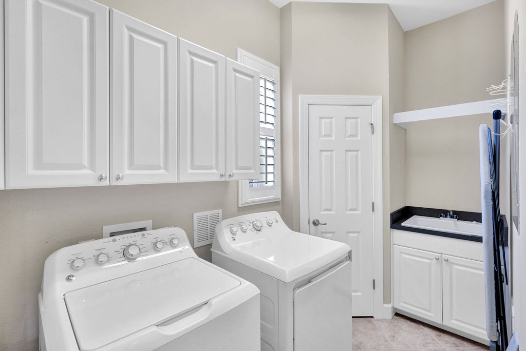 8755 Coastline Ct #202, Naples, FL 34120