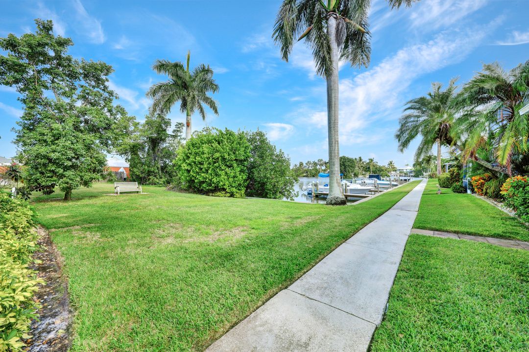 330 Kon Tiki Dr #D-1, Naples, FL 34113