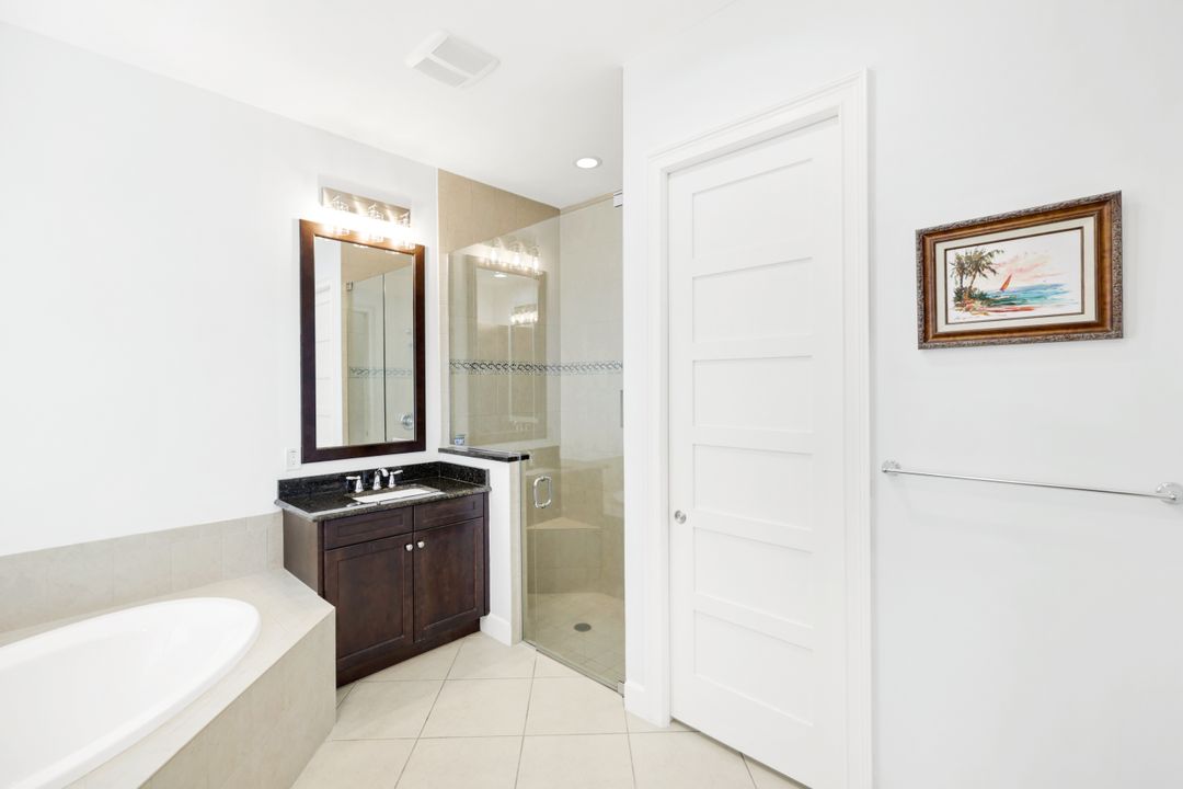 5052 Martinique Dr, Naples, FL 34113