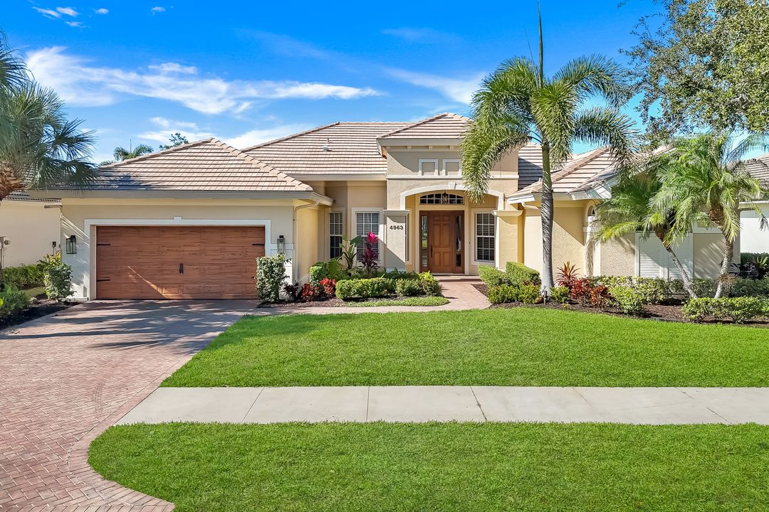 4963 Rustic Oaks Cir, Naples, FL 34105