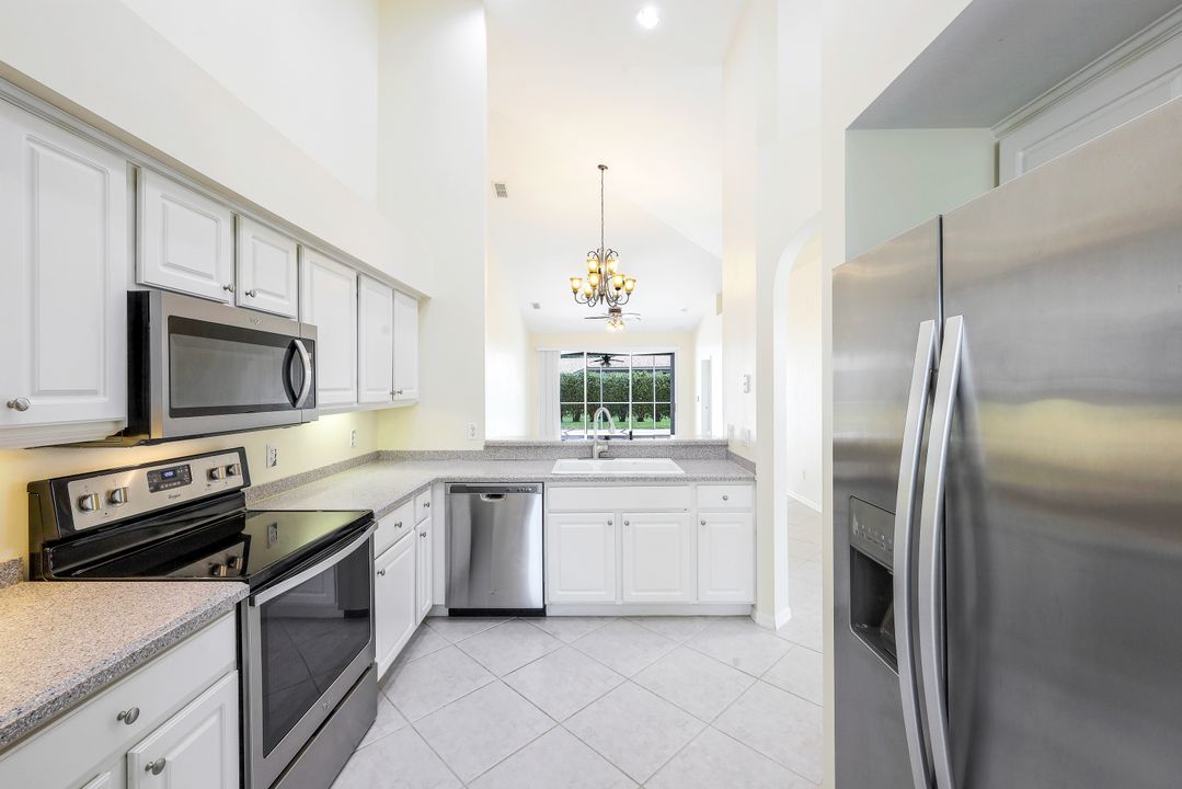 6596 Castlelawn Pl, Naples, FL 34113