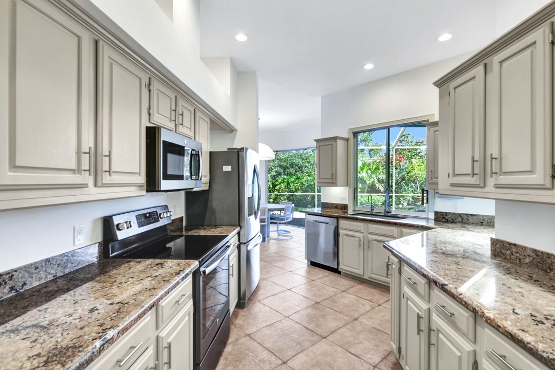 874 Wyndemere Way, Naples, FL 34105