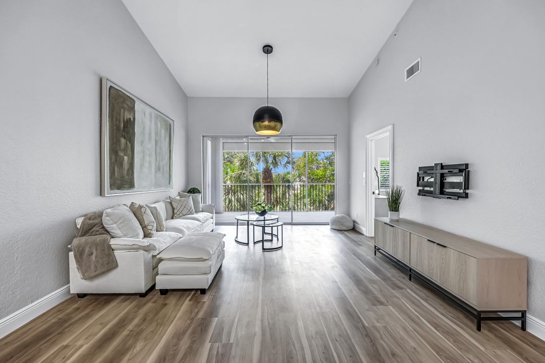 7741 Pebble Creek Cir #302, Naples, FL 34108
