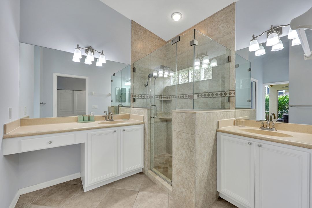227 Glen Eagle Cir, Naples, FL 34104