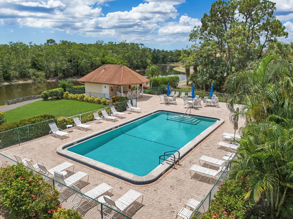 526 Lake Louise Cir #402, Naples, FL 34110