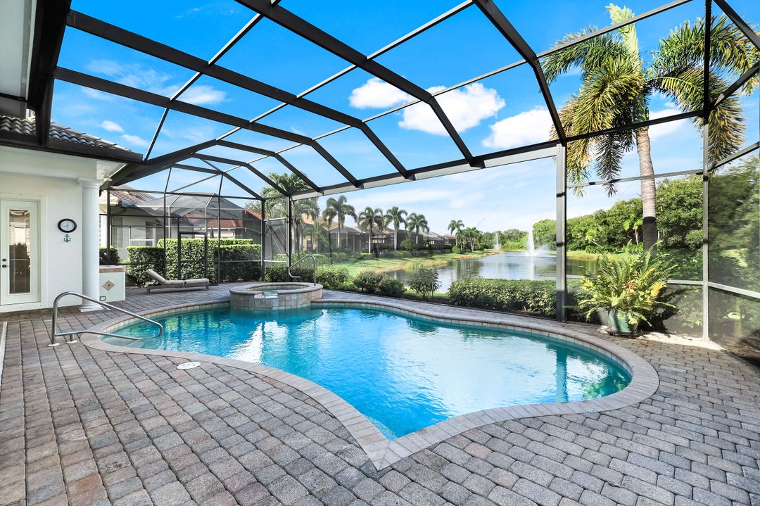 5799 Hammock Isles Dr, Naples, FL 34119