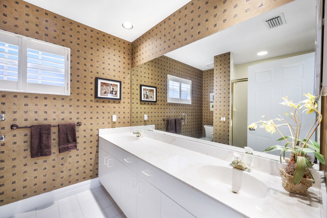 382 Carlton Pl, Naples, FL 34108