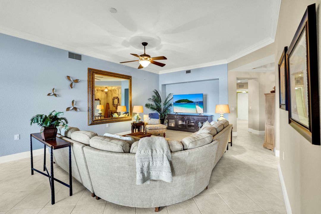 9234 Tesoro Ln #101, Naples, FL 34114