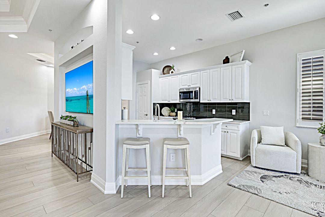 8755 Coastline Ct #201, Naples, FL 34120