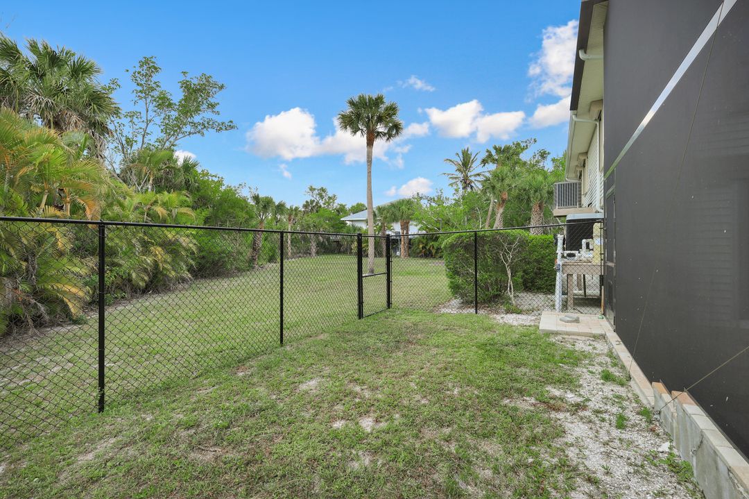 2130 Sunset Cir, Sanibel, FL 33957
