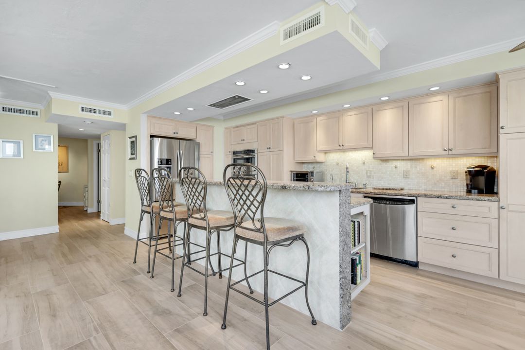 4041 Gulf Shore Blvd N #403, Naples, FL 34103