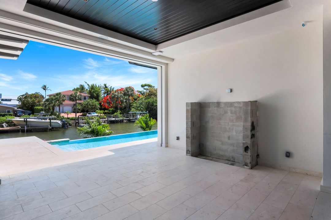 1690 Chesapeake Ave, Naples, FL 34102