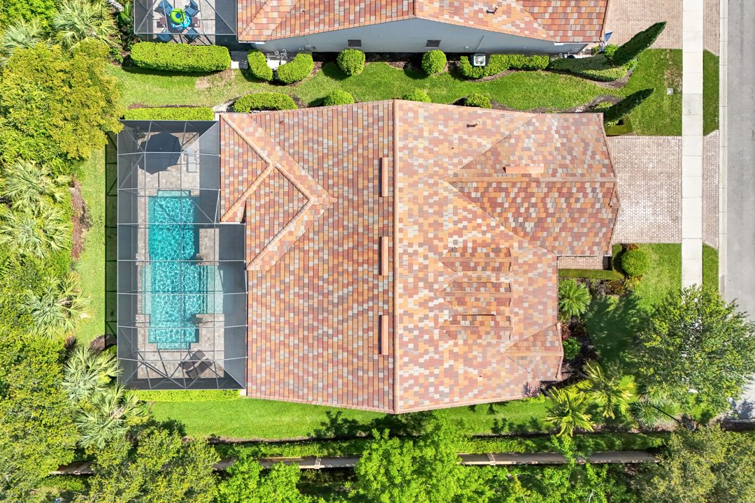 16273 Camden Lakes Cir, Naples, FL 34110