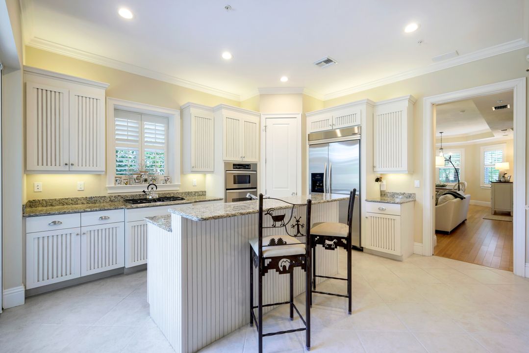 331 3rd Ave S #4, Naples, FL 34102