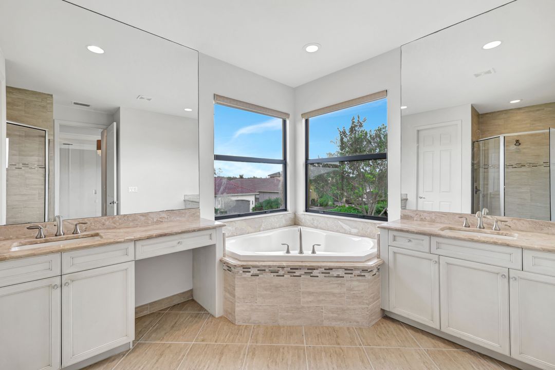 3430 Tigris Ln, Naples, FL 34119