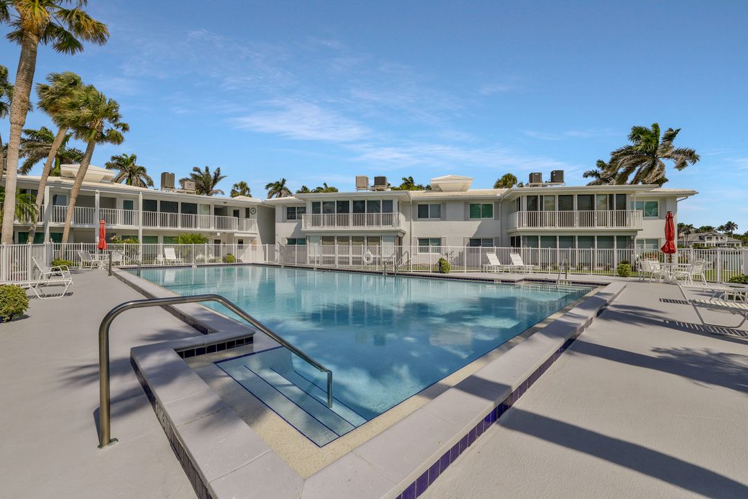 354 Harbour Dr, Naples, FL 34103